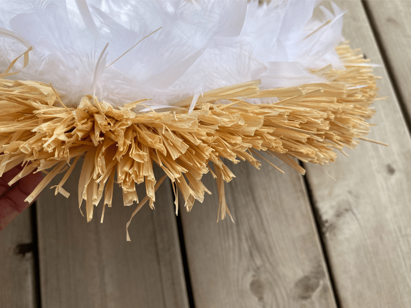 Jujuhat raphia et plumes blanches – Image 2