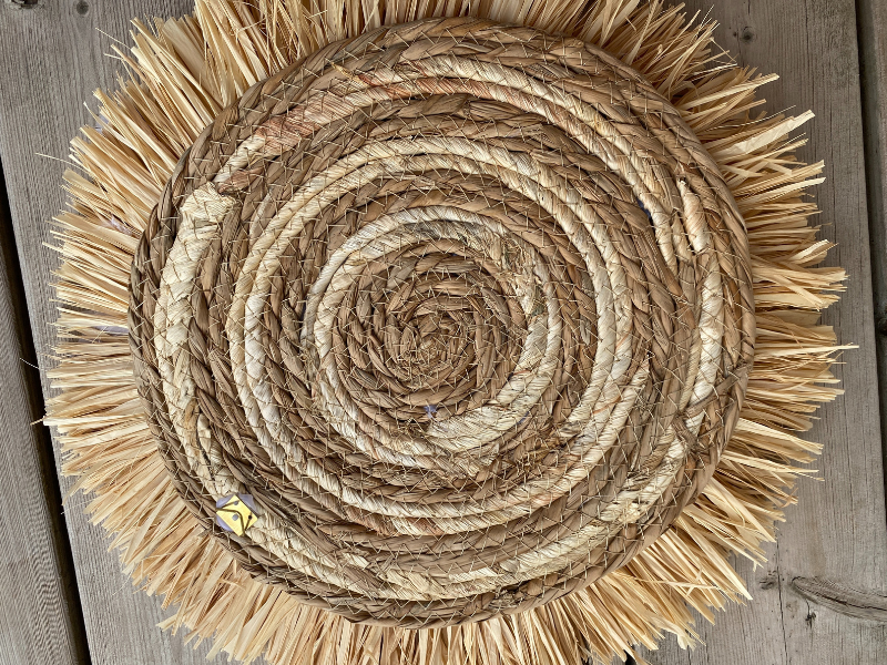 Jujuhat raphia et plumes blanches – Image 4