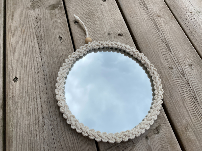 Miroir rond , tour en macramé