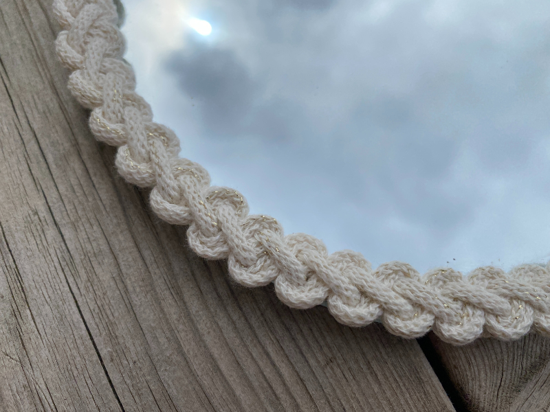 Miroir rond , tour en macramé – Image 2